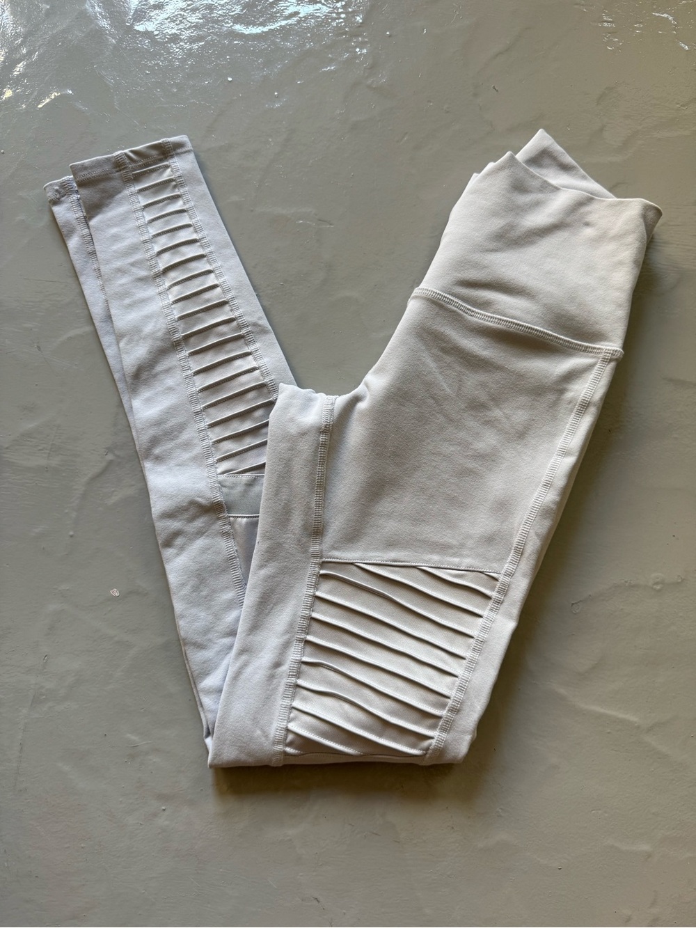 Alo Yoga High Waist Moto Leggings in XS